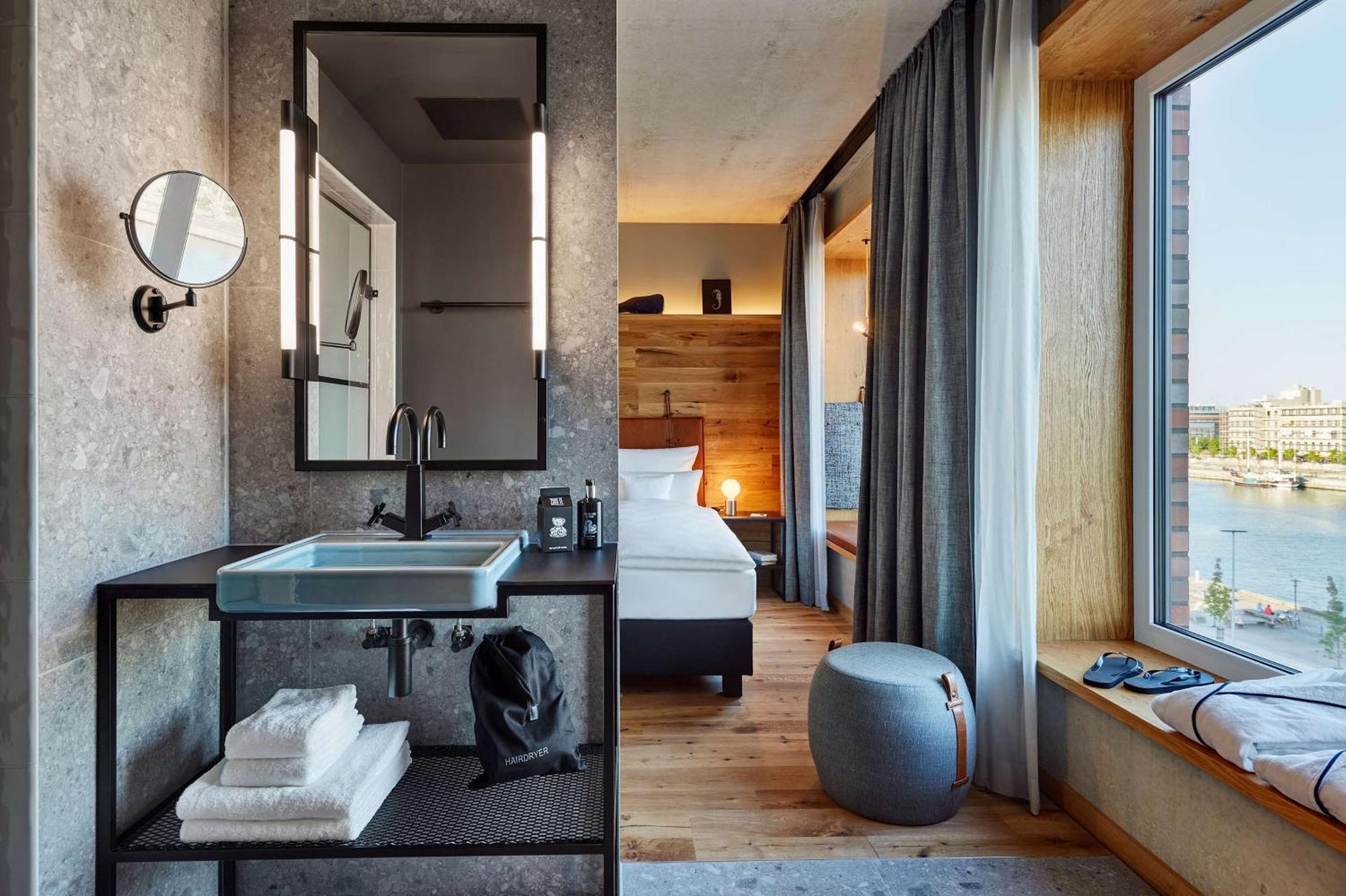 Me And All Hotel Kiel, By Hyatt Bagian luar foto